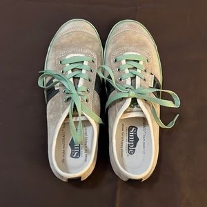 Simple Tennis Shoes
